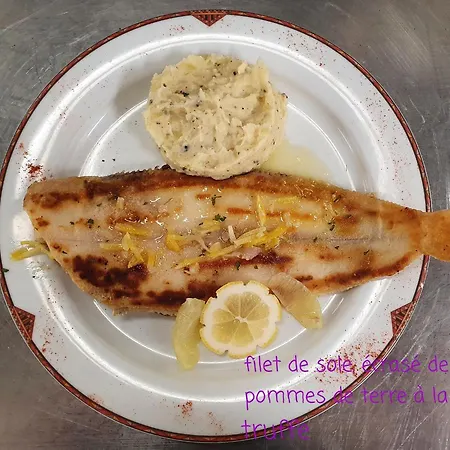 Restaurant La Paix La Robe Et Le Palais Hotel 2*