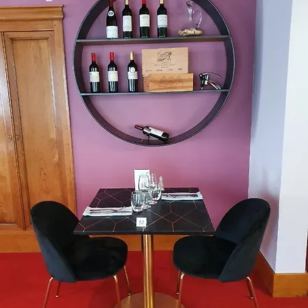 Hotel Restaurant La Paix La Robe Et Le Palais