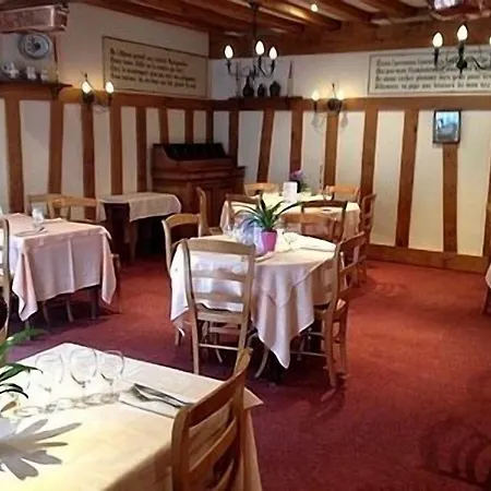 Hotel Restaurant La Paix La Robe Et Le Palais 2*