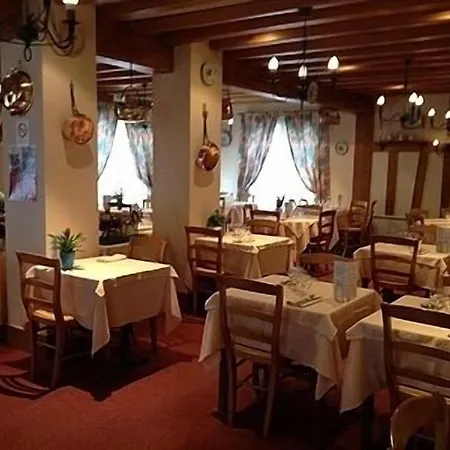 Restaurant La Paix La Robe Et Le Palais 2*