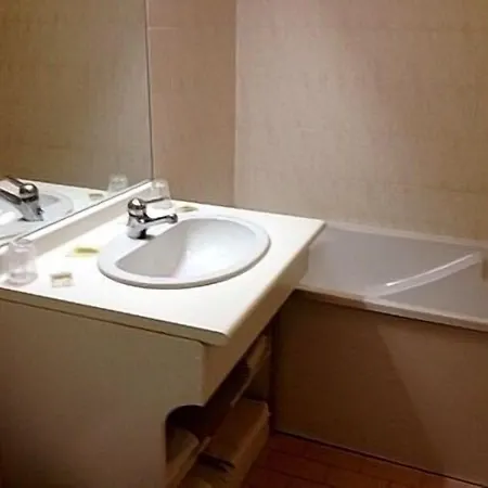 Hotel Restaurant La Paix La Robe Et Le Palais 2*